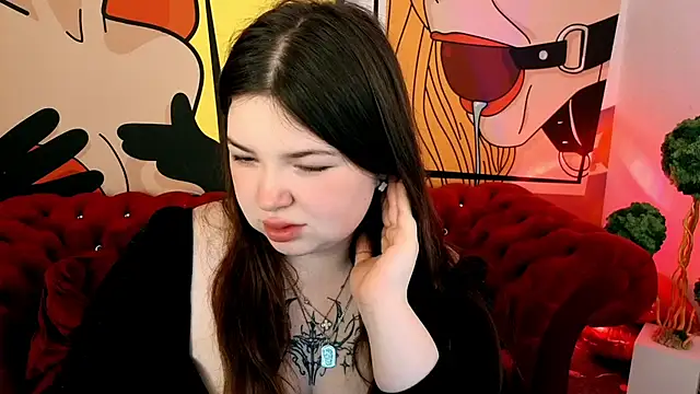 RosieMoons online show from March 9, 8:24 pm