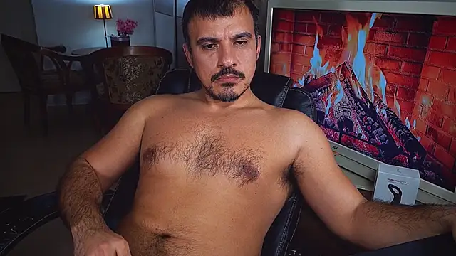 officeman7 online show from December 7, 8:38 pm