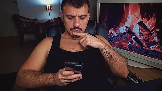 officeman7 online show from January 24, 5:11 pm