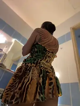 Snapshot of IzanamiTime chatting on January 1, 1:04 am IzanamiTime online show from January 1, 1:04 am