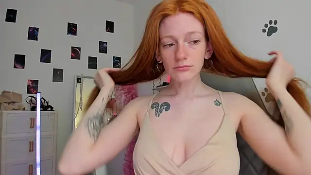 Aliceginger99 online show from April 23, 1:24 pm