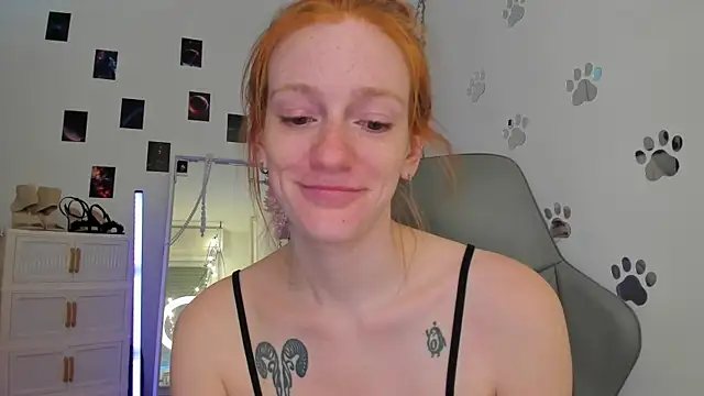 Snapshot of Aliceginger99 chatting on May 2, 12:10 pm Aliceginger99 online show from May 2, 12:10 pm