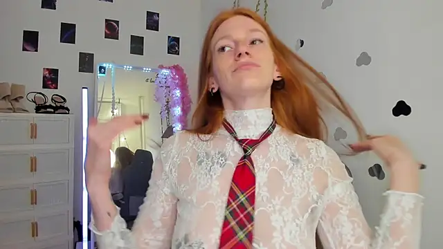 Snapshot of Aliceginger99 chatting on May 13, 1:19 pm Aliceginger99 online show from May 13, 1:19 pm