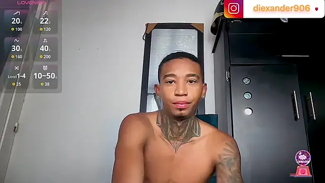Snapshot of sexy_blacks_ chatting on April 14, 12:11 pm sexy blacks online show from April 14, 12:11 pm