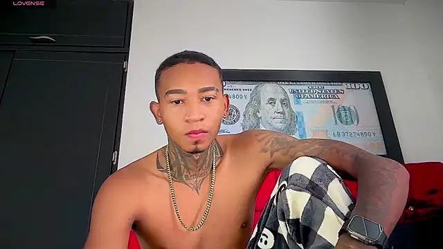 Snapshot of sexy_blacks_ chatting on June 6, 12:21 pm sexy blacks online show from June 6, 12:21 pm