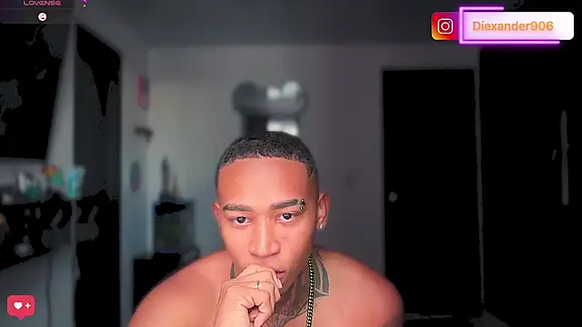 Snapshot of sexy_blacks_ chatting on June 22, 12:13 pm sexy blacks online show from June 22, 12:13 pm