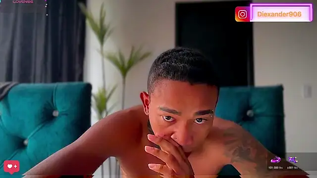 Snapshot of sexy_blacks_ chatting on July 2, 12:33 pm sexy blacks online show from July 2, 12:33 pm