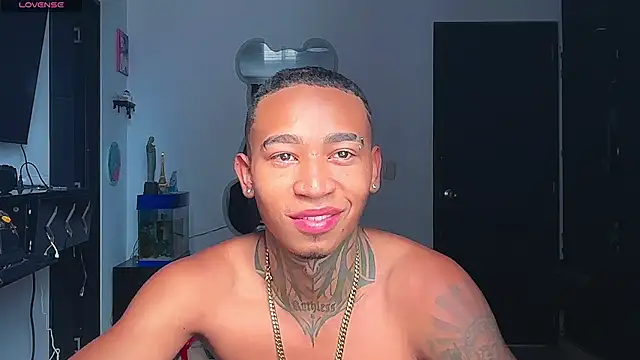 Snapshot of sexy_blacks_ chatting on August 1, 1:10 pm sexy blacks online show from August 1, 1:10 pm
