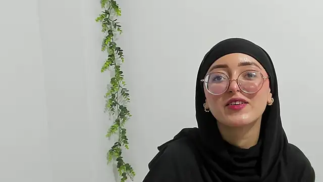 aysel elid online show from December 4, 9:57 pm