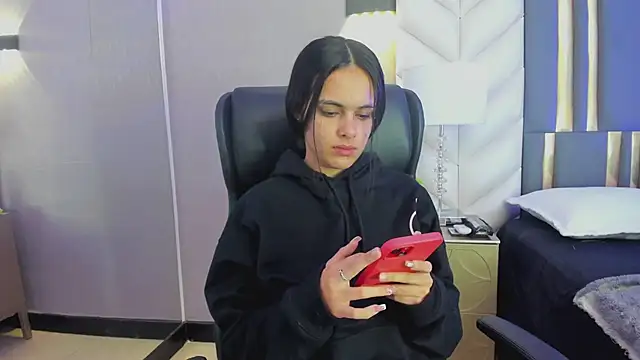 ChloeHarper  online show from February 3, 11:37 am