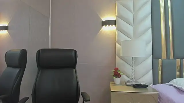 ChloeHarper  online show from March 13, 11:39 am