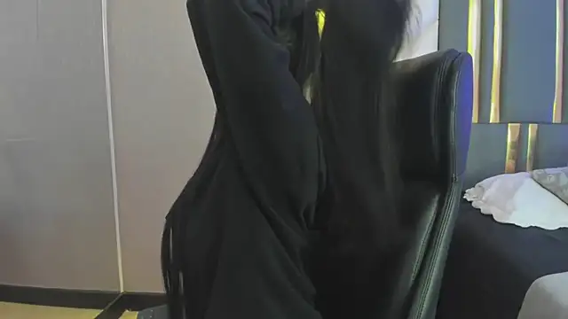 ChloeHarper  online show from March 21, 11:48 am