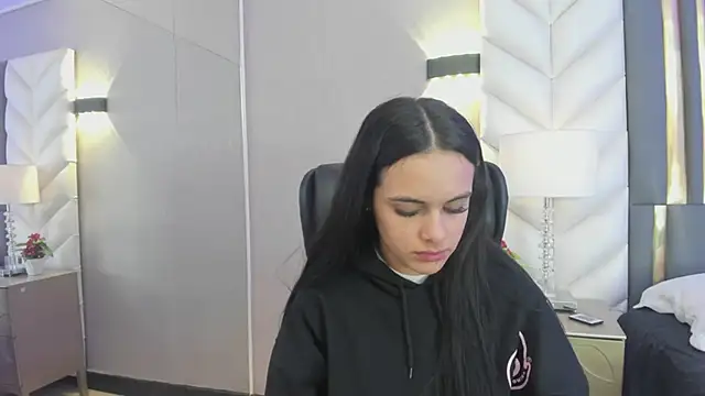 ChloeHarper  online show from March 27, 11:43 am