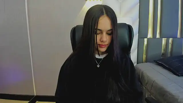 ChloeHarper  online show from April 16, 12:17 pm