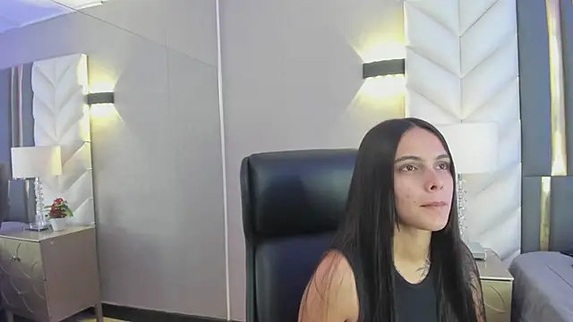 ChloeHarper  online show from April 19, 2:05 pm