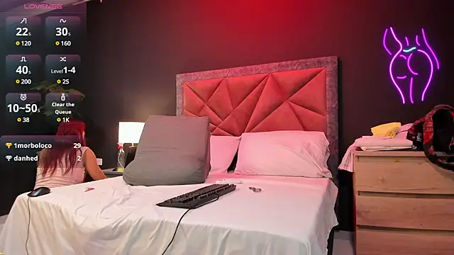 mia milff online show from February 7, 9:15 pm