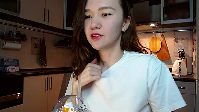 Kelly Yon online show from March 16, 9:37 pm