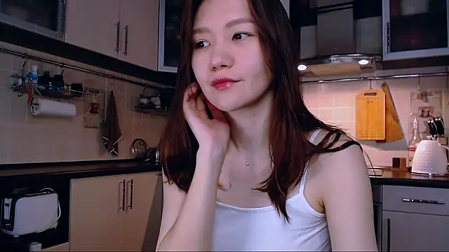 Kelly Yon online show from April 20, 6:49 am