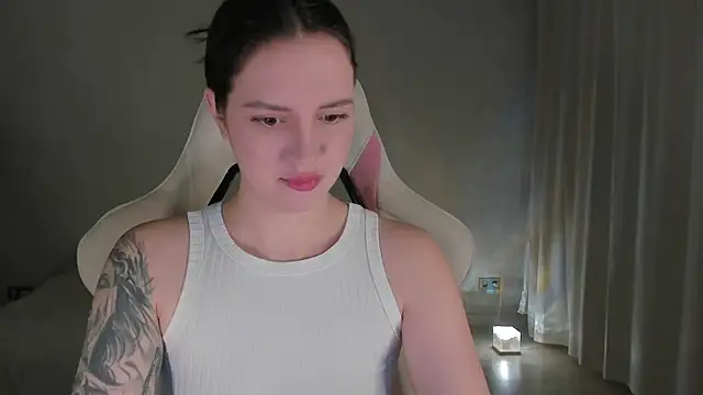 Sonia moon  online show from December 6, 1:40 am