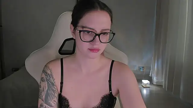 Sonia moon  online show from December 6, 4:47 am