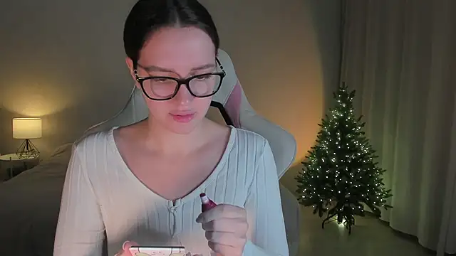 Sonia moon  online show from December 8, 1:13 am