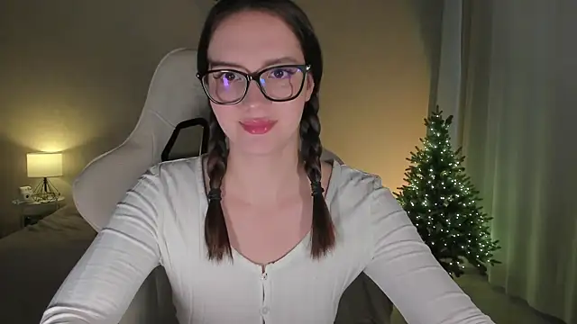 Sonia moon  online show from December 30, 5:15 am