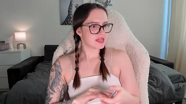 Sonia moon  online show from March 22, 5:39 am