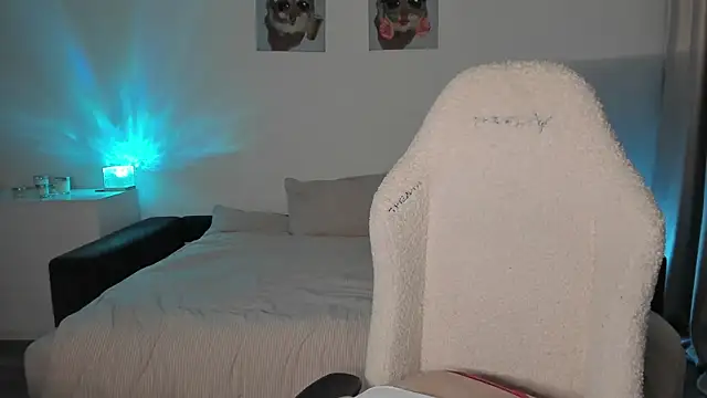 Sonia moon  online show from September 30, 2:27 am