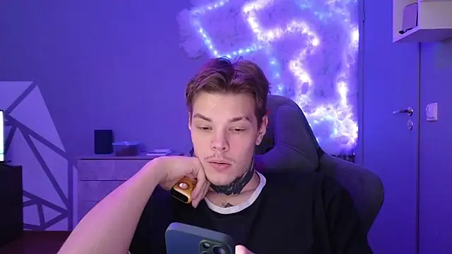 DENIS HERE online show from December 9, 11:15 am