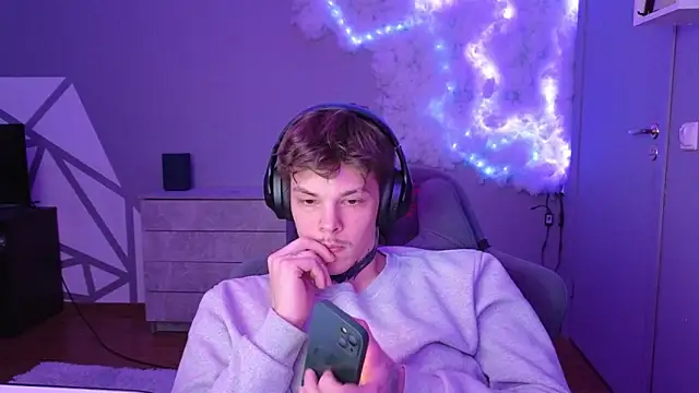 DENIS HERE online show from December 19, 4:35 pm