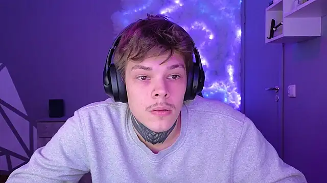 DENIS HERE online show from December 19, 7:40 pm