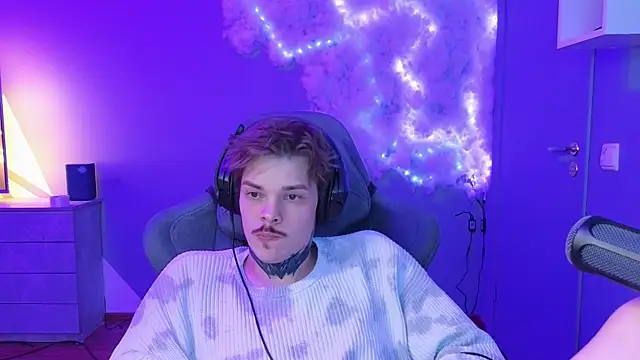 DENIS HERE online show from February 1, 11:37 pm