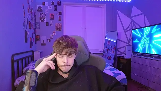 DENIS HERE online show from February 6, 8:45 pm