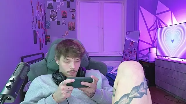 DENIS HERE online show from February 11, 2:46 am