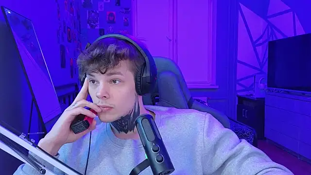 DENIS HERE online show from March 15, 7:27 pm