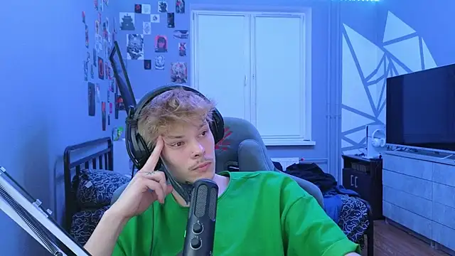 DENIS HERE online show from March 22, 8:37 pm