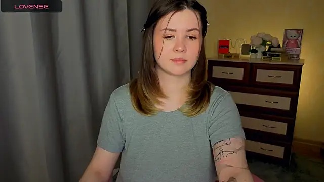 cutie mili online show from April 25, 10:40 am