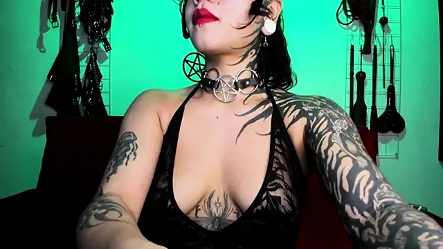 irregular fetish  online show from March 17, 9:18 pm