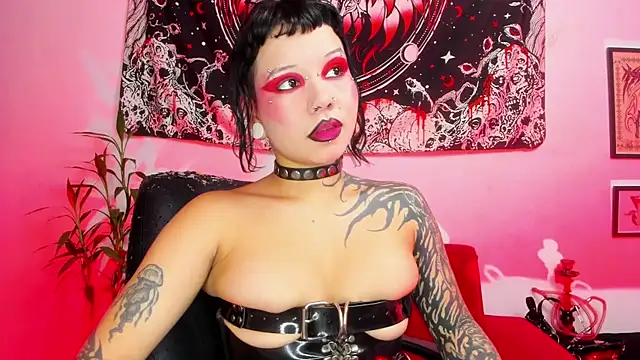 Snapshot of irregular_fetish_ chatting on June 3, 11:10 pm irregular fetish online show from June 3, 11:10 pm