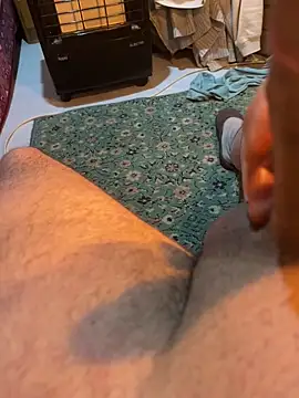 azginnn35 online show from March 18, 1:31 am