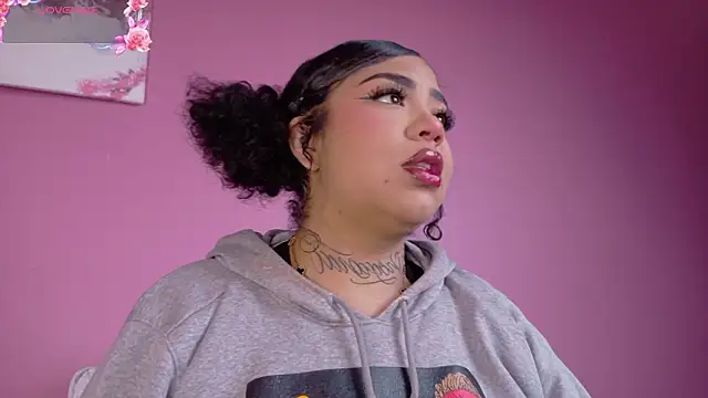 foxxy-lov3 online show from March 14, 1:49 pm