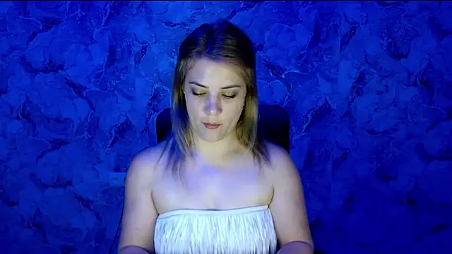 Snapshot of nika_gold1 chatting on June 21, 3:03 pm nika gold1 online show from June 21, 3:03 pm