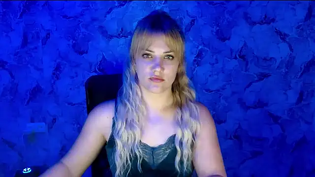 Snapshot of nika_gold1 chatting on July 8, 5:17 pm nika gold1 online show from July 8, 5:17 pm