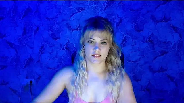Snapshot of nika_gold1 chatting on July 13, 7:49 pm nika gold1 online show from July 13, 7:49 pm
