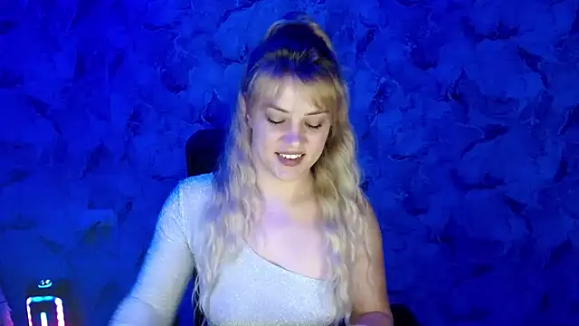 Snapshot of nika_gold1 chatting on July 28, 6:31 pm nika gold1 online show from July 28, 6:31 pm