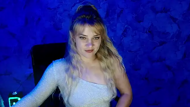 Snapshot of nika_gold1 chatting on July 28, 7:39 pm nika gold1 online show from July 28, 7:39 pm