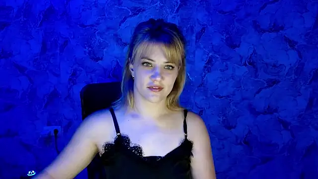 Snapshot of nika_gold1 chatting on July 29, 6:28 pm nika gold1 online show from July 29, 6:28 pm