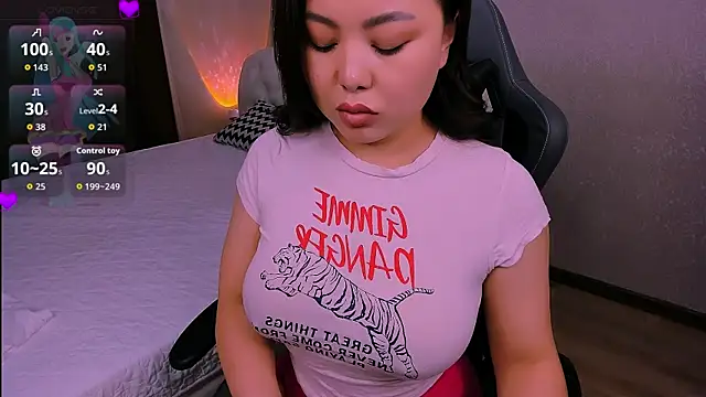 Snapshot of HinaJeen chatting on December 5, 9:18 am HinaJeen online show from December 5, 9:18 am