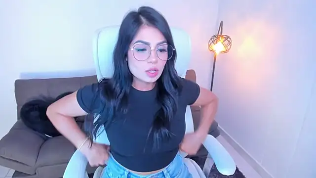 dominique21  online show from December 14, 10:50 pm