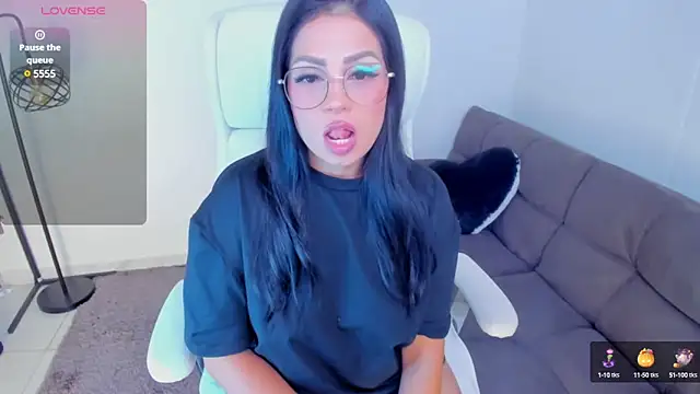 dominique21  online show from February 27, 4:09 am